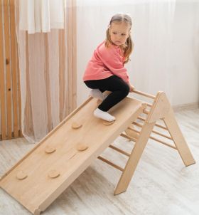 Kletterdreieck Montessori mit Rutsche - natur