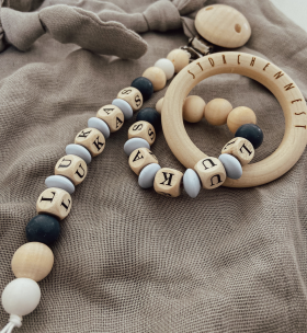Schnullerkette mit Namen "Lukas"