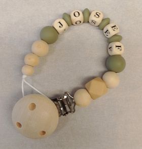 Schnullerkette mit Namen "Josef"