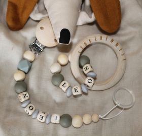 Schnullerkette mit Namen "Leon"